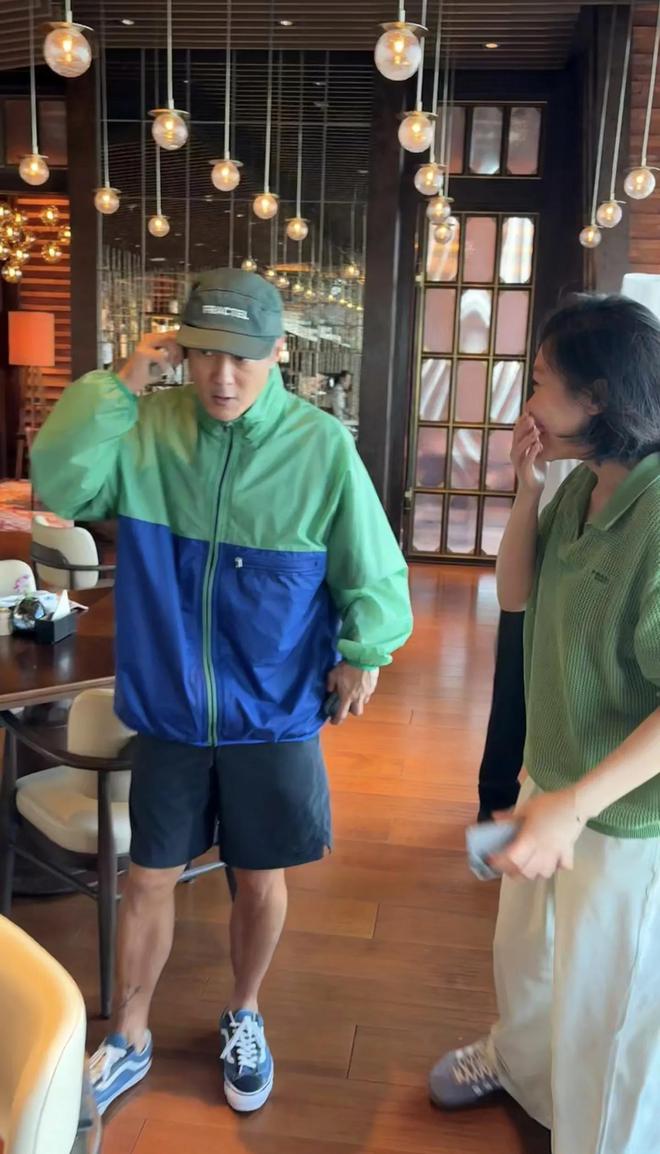 尊龙凯时官方登录43岁余文乐在辽宁在五星级酒店吃饭眼凸嘴小身